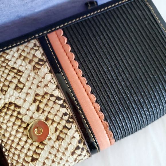 Eric Javits Squishee Woven Clutch Black Snake Gold - Picture 4 of 7